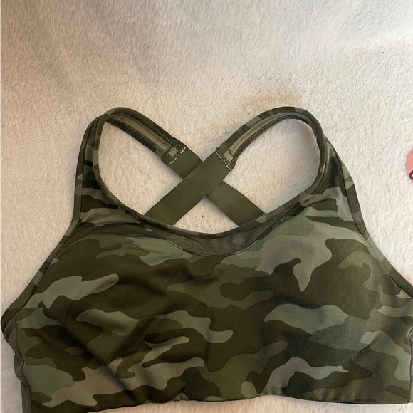 PINK Victoria's Secret Green Camo Sports Bra - Picture 1 of 5